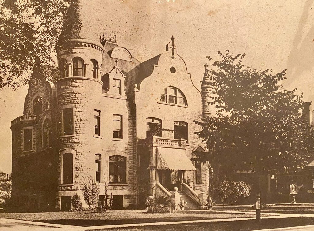 historical photo of 1890 House.